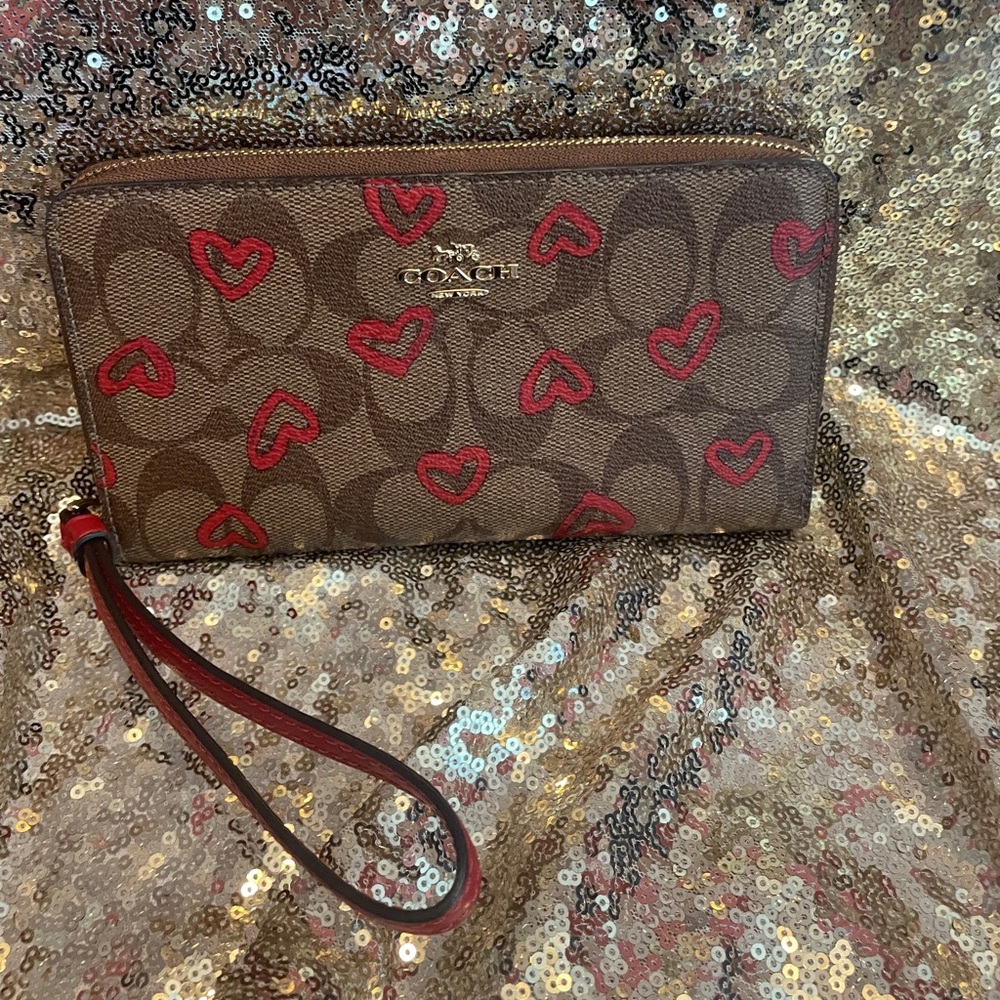 Coach Khaki  Crayon Hearts Heart Accordian Zip Wallet